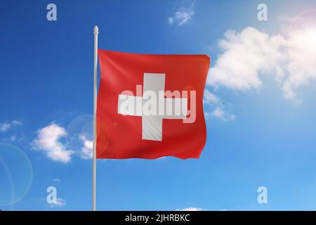 Drapeau de la Suisse sur ciel bleu. 3d illustration. Banque D'Images