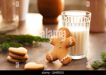 Petits gâteaux faits maison pour la fête du Père Noël Banque D'Images