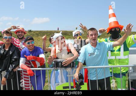 Saint-Gaudens, France, 20 juillet 2022. Supporters photographiés pendant la phase 17 de la course cycliste du Tour de France, de Saint-Gaudens à Peyragudes (130 km), France, le mercredi 20 juillet 2022. Le Tour de France de cette année a lieu du 01 au 24 juillet 2022. BELGA PHOTO DAVID PINTENS - SORTIE ROYAUME-UNI Banque D'Images