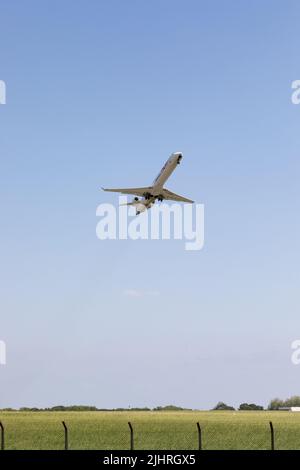 MONTEZ à BORD d'AirFrance et descendez à l'aéroport de Biarritz. Banque D'Images