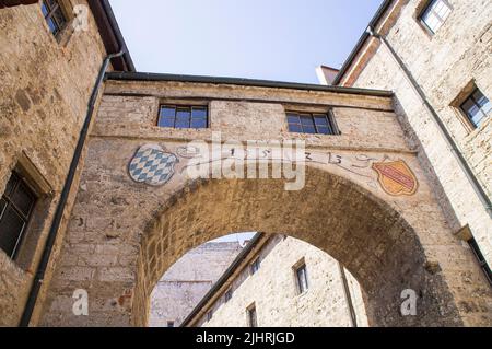 Le château de Burghausen à Burghausen, district de Altotting Land, haute-Bavière, Allemagne, on 19 juin, 2022. Le château de Burghausen est le plus long château co Banque D'Images