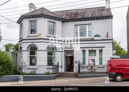 Dunmanway, West Cork, Irlande. 20th juillet 2022. AIB a déclaré que la banque numérique est la raison pour laquelle elle est en train de se passer de liquidités dans 70 succursales à travers le pays. L'une de ces branches, Dunmanway, change le 21st octobre, la branche Clonakilty étant l'alternative la plus proche, à environ 21 km. Crédit : AG News/Alay Live News Banque D'Images