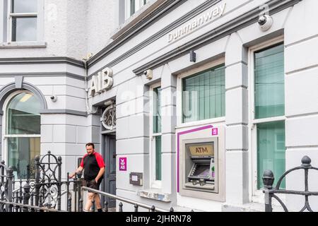 Dunmanway, West Cork, Irlande. 20th juillet 2022. AIB a déclaré que la banque numérique est la raison pour laquelle elle est en train de se passer de liquidités dans 70 succursales à travers le pays. L'une de ces branches, Dunmanway, change le 21st octobre, la branche Clonakilty étant l'alternative la plus proche, à environ 21 km. Crédit : AG News/Alay Live News Banque D'Images