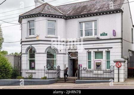 Dunmanway, West Cork, Irlande. 20th juillet 2022. AIB a déclaré que la banque numérique est la raison pour laquelle elle est en train de se passer de liquidités dans 70 succursales à travers le pays. L'une de ces branches, Dunmanway, change le 21st octobre, la branche Clonakilty étant l'alternative la plus proche, à environ 21 km. Crédit : AG News/Alay Live News Banque D'Images