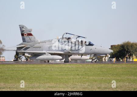 Un avion de la RAAF BAE Hawk en train de rouler Banque D'Images