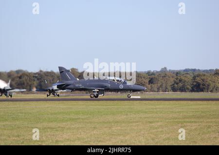 Un avion de la RAAF BAE Hawk en train de rouler Banque D'Images