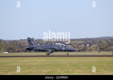 Un avion de la RAAF BAE Hawk en train de rouler Banque D'Images