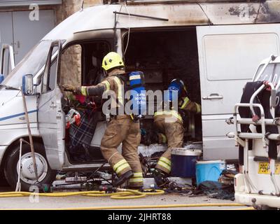 Newquay, Cornwall, Royaume-Uni. 20 juillet 2022. Un interlocuteur de Van Campers dans un conflit de Cornish car Park a fait état de menaces sur sa vie au tribunal de la magistrature de Truro, quelques heures plus tard sa camionnette a été engloutie par le feu. Le capitaine de l'armée à la retraite Peter Elliot, qui a vu le service en Irlande du Nord, a choisi de s'exprimer aujourd'hui devant le tribunal de Truro Magistrats pour contester une tentative d'expulsion de quelque 49 campeurs et Van. Les campeurs avaient reçu des avis de poursuite du ministère de la Justice et de l'ordre public 1994 (article 27). Crédit : Robert Taylor/Alay Live News Banque D'Images