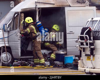 Newquay, Cornwall, Royaume-Uni. 20 juillet 2022. Un interlocuteur de Van Campers dans un conflit de Cornish car Park a fait état de menaces sur sa vie au tribunal de la magistrature de Truro, quelques heures plus tard sa camionnette a été engloutie par le feu. Le capitaine de l'armée à la retraite Peter Elliot, qui a vu le service en Irlande du Nord, a choisi de s'exprimer aujourd'hui devant le tribunal de Truro Magistrats pour contester une tentative d'expulsion de quelque 49 campeurs et Van. Les campeurs avaient reçu des avis de poursuite du ministère de la Justice et de l'ordre public 1994 (article 27). Crédit : Robert Taylor/Alay Live News Banque D'Images