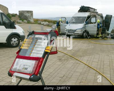 Newquay, Cornwall, Royaume-Uni. 20 juillet 2022. Un interlocuteur de Van Campers dans un conflit de Cornish car Park a fait état de menaces sur sa vie au tribunal de la magistrature de Truro, quelques heures plus tard sa camionnette a été engloutie par le feu. Le capitaine de l'armée à la retraite Peter Elliot, qui a vu le service en Irlande du Nord, a choisi de s'exprimer aujourd'hui devant le tribunal de Truro Magistrats pour contester une tentative d'expulsion de quelque 49 campeurs et Van. Les campeurs avaient reçu des avis de poursuite du ministère de la Justice et de l'ordre public 1994 (article 27). Crédit : Robert Taylor/Alay Live News Banque D'Images