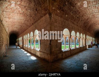 Hall montrant l'intérieur du monastère de Sant Cugat en Catalogne Banque D'Images