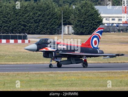 L'équipe d'exposition de la RAF 2022, le typhon GR4, débarque à la RAF Fairford Banque D'Images