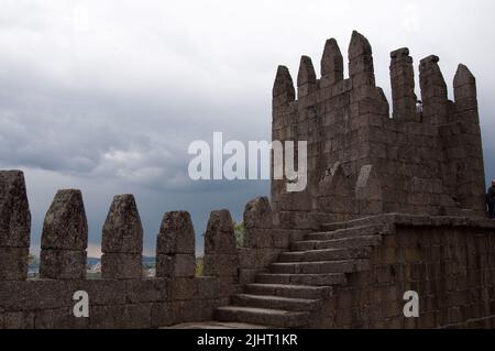 Château de pierre à Guimaraes, Portugal. Vue de l'intérieur. Europe Banque D'Images