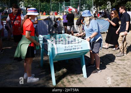 Victoria Gardens, Brighton, East Sussex, Royaume-Uni. Euro Fanzone Brighton pour femme, imprégnez-vous de l'atmosphère avant de partir entre l'Angleterre et l'Espagne au Womens 2022 euros. 20th juillet 2022. David Smith/AlamyNews Banque D'Images