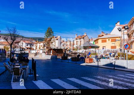 Plaza de la Villa - place du village, place principale. Rascafría, Comunidad de Madrid, Espagne, Europe Banque D'Images