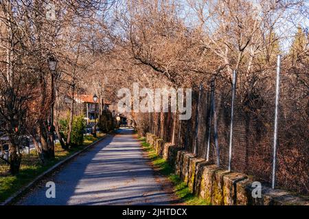 Marchez dans la périphérie de Rascafría en hiver. . Rascafría, Comunidad de Madrid, Espagne, Europe Banque D'Images