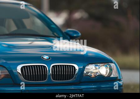 Lindesnes, Norvège - octobre 15 2011 : avant d'une BMW bleue M3 E46. Banque D'Images