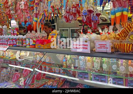 Bars de rock dans un magasin de rock de bord de mer de Southport, Sefton, Merseyside, Lancashire, Angleterre, ROYAUME-UNI, PR8 Banque D'Images