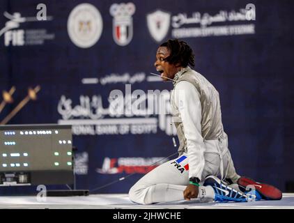 Le Caire, Égypte. 20th juillet 2022. Enzo Lefort de France célèbre après avoir vaincu Tommaso Marini d'Italie lors de la finale individuelle de la feuille d'aluminium pour hommes aux Championnats du monde d'escrime 2022 au Caire, en Egypte, au 20 juillet 2022. Credit: Ahmed Gomaa/Xinhua/Alamy Live News Banque D'Images