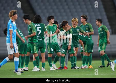 Stade Ajinomoto, Tokyo, Japon. 20th juillet 2022. Tokyo Verdy team group, 20 JUILLET 2022 - football : la coupe Empereur 102nd All Japan football Championship 4th Rouund entre Tokyo Verdy - Jubilo Iwata au stade Ajinomoto, Tokyo, Japon. Credit: YUTAKA/AFLO SPORT/Alay Live News Banque D'Images