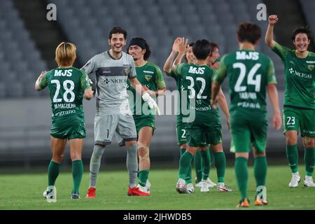 Stade Ajinomoto, Tokyo, Japon. 20th juillet 2022. Tokyo Verdy team group, 20 JUILLET 2022 - football : la coupe Empereur 102nd All Japan football Championship 4th Rouund entre Tokyo Verdy 2-1 Jubilo Iwata au stade Ajinomoto, Tokyo, Japon. Credit: YUTAKA/AFLO SPORT/Alay Live News Banque D'Images