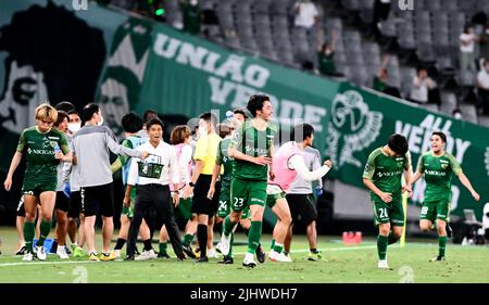 Stade Ajinomoto, Tokyo, Japon. 20th juillet 2022. Tokyo Verdy team group, 20 JUILLET 2022 - football : la coupe Empereur 102nd All Japan football Championship 4th Rouund entre Tokyo Verdy 2-1 Jubilo Iwata au stade Ajinomoto, Tokyo, Japon. Credit: SportsPressJP/AFLO/Alay Live News Banque D'Images