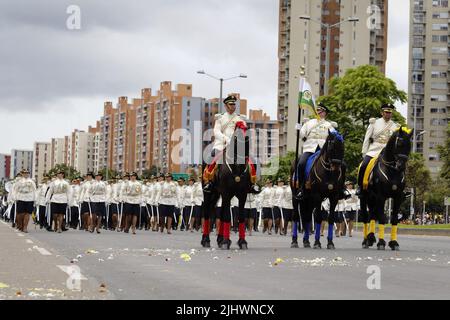 Bogota, Colombie. 20th juillet 2022. La police colombienne a monté des défilés pendant les 212 ans d'indépendance du défilé militaire colombien à Bogota, Colombie, 20 juillet 2022. Photo par: Juan Angel/long Visual Press crédit: Long Visual Press/Alay Live News Banque D'Images