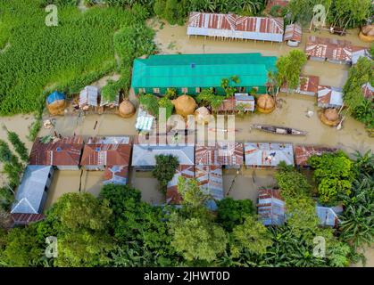 Des inondations ont touché des villages au Bangladesh Banque D'Images