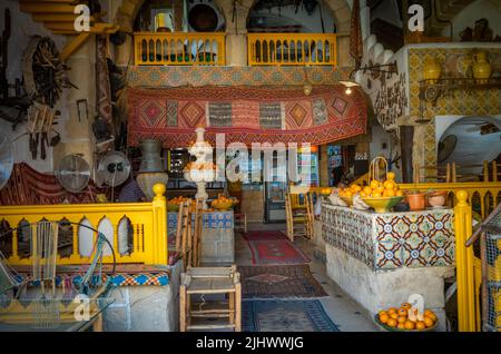 L'intérieur du café El Kasbah au coeur de l'ancienne Médina de Sousse, en Tunisie. Banque D'Images