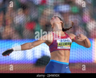 Eugene, États-Unis. 20th juillet 2022. Valarie Allman des États-Unis participe à la finale de la course de discus féminin aux Championnats du monde d'athlétisme Oregon22 à Eugene, Oregon, États-Unis, 20 juillet 2022. Crédit : Wu Xiaoling/Xinhua/Alay Live News Banque D'Images