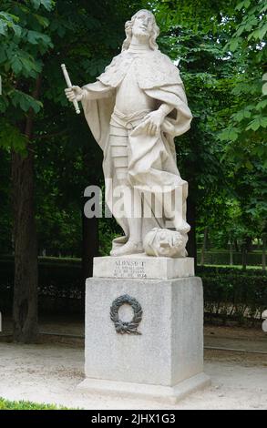 Alfonso I (v.1073 – 1134) (el Batalador) Roi d'Aragon et de Navarre.situé au Parc Buen Retiro, Parque del Buen Retiro à Madrid, Espagne.El Retiro appartenait d'abord à la monarchie espagnole.fin 19th siècle, il devint un parc public. Banque D'Images