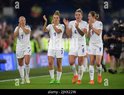 Brighton, Royaume-Uni. 20 juillet 2022 - Angleterre / Espagne - UEFA Women's Euro 2022 - quart de finale - Brighton & Hove Community Stadium les joueurs d'Angleterre célèbrent leur victoire sur l'Espagne en 2-1. Crédit photo : © Mark pain / Alamy Live News Banque D'Images