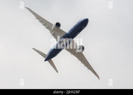 Farnborough, Royaume-Uni. 20th juillet 2022. Les fabricants d'aéronefs et les fournisseurs de composants se sont réunis à Farnborough pour le dernier jour d'un salon professionnel de trois jours. Boeing a exposé son avion expérimental de 777X. Banque D'Images