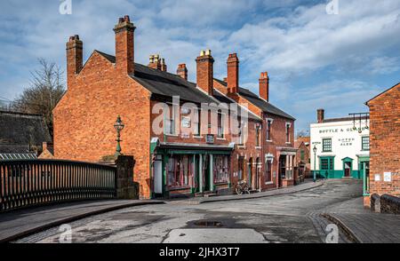 Une rue de village victorien au Black Country Living Museum, Dudley. Banque D'Images