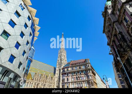 Vue sur la cathédrale Saint-Étienne de Vienne, Autriche. La cathédrale est l'église mère de l'archidiocèse catholique romain de Vienne et le siège de cette église Banque D'Images