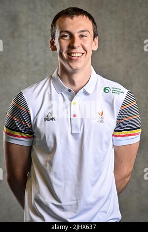 Sibren Peters pose lors d'un exercice de renforcement d'équipe pour les athlètes participant au Festival olympique de la jeunesse européenne d'été 2022 (EYOF), le mercredi 20 juillet 2022 à Louvain-la-Neuve. Le FEJ 2022 aura lieu à Banska Bystrica, Slovaquie, du 24 au 30 juillet. BELGA PHOTO DIRK WAEM Banque D'Images