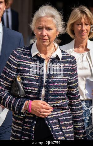 Alexandra Pettifer, mieux connue sous le nom de Tiggy Legge-Bourke, une ancienne nounou du duc de Cambridge, devant la High court, dans le centre de Londres, après que la BBC ait accepté de payer ses dommages substantiels suite à des allégations « fausses et malveillantes » sur son utilisation pour obtenir l'entretien Panorama de Martin Bashir en 1995 avec Diana, princesse de Galles. Date de la photo: Jeudi 21 juillet 2022. Banque D'Images