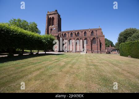 Village d'Eccleston, Angleterre. Vue pittoresque de la fin du 19th siècle George Frederick Bodley a conçu l'église St Mary's. Banque D'Images