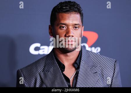 HOLLYWOOD, LOS ANGELES, CALIFORNIE, États-Unis - JUILLET 20 : le quart de quart américain du football pour les Broncos de Denver de la Ligue nationale de football Russell Wilson arrive aux EPPY Awards 2022 qui se tiennent au Dolby Theatre on 20 juillet 2022 à Hollywood, Los Angeles, Californie, États-Unis. (Photo de Xavier Collin/image Press Agency) Banque D'Images