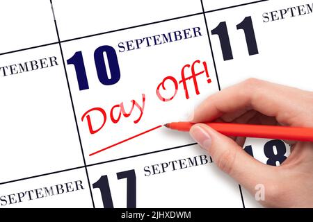 10th jour de septembre. Écrire du texte à la main LE JOUR de la journée et dessiner une ligne à la date du calendrier 10 septembre . Concept de planification des vacances. Mois d'automne, jour du TH Banque D'Images
