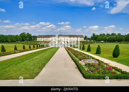 Ludwigsburg, Allemagne - juillet 2022 : palais résidentiel de Ludwigsburg avec jardin de style baroque Banque D'Images