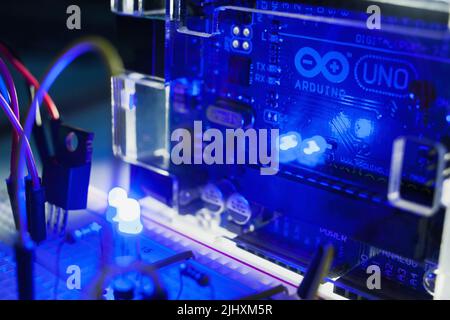 Microcontrôleur intelligent arduino uno concept moderne. Banque D'Images