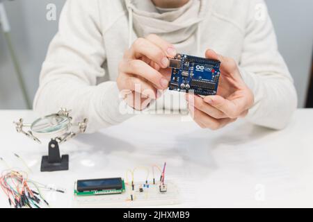 Microcontrôleur intelligent arduino uno concept moderne. Banque D'Images