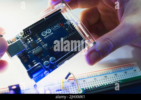 Microcontrôleur intelligent arduino uno concept moderne. Banque D'Images
