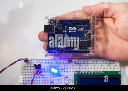 Microcontrôleur intelligent arduino uno concept moderne. Banque D'Images