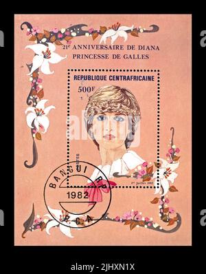 RÉPUBLIQUE CENTRAFRICAINE - VERS 1982: Timbre annulé imprimé en République centrafricaine montre Diana Spencer, 21th anniversaire, vers 1982. Vintage p Banque D'Images