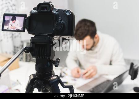 création d'un didacticiel vidéo filmant une caméra arrière-plan Banque D'Images