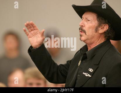 Kinky Friedman fait campagne pour le gouverneur du Texas le jeudi 2 novembre 2006 au Smith Entrepreneur Hall, sur le campus de l'Université chrétienne du Texas à fort Worth, comté de Tarrant, Texas, États-Unis. Friedman, 62 ans, est un chanteur, auteur-compositeur, auteur et humoriste qui est l'un des deux candidats gubernotoriaux indépendants qui espèrent délaisser le républicain sortant Gov. Rick Perry deviendra le premier gouverneur indépendant de l'État Lonestar depuis Sam Houston en 1859. (Photo de APEX MediaWire par Timothy J. Jones) Banque D'Images