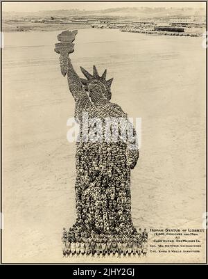 WW1 USA image de propagande remarquable de la Statue de la liberté humaine; 18 000 officiers et hommes au Camp Dodge, des Moines, Ia.; Col. Wm. Newman, commandant; Col. Rush S. Wells, dirigeant Date 1918 Guerre mondiale 1 première Guerre mondiale la Grande Guerre Banque D'Images