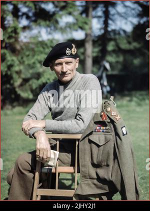 MONTGOMERY PORTRAIT UNIFORME WW2 Portrait du commandant de la huitième armée britannique, le général Sir Bernard Montgomery, portant son 'pull de combat' et son béret de char, au Royaume-Uni, 1943. Deuxième Guerre mondiale deuxième Guerre mondiale Banque D'Images